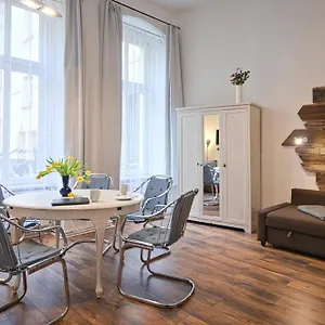 https://quiet-courtyard-apartment-berlin.find-berlin-hotels.com