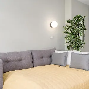 Aparthotel Bright Center 